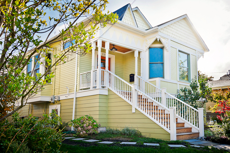 Lovely Queen Anne Craftsman